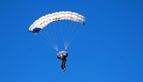 hth-篮球之神跨界征服绿茵，哈登在瑞士队比赛中势不可挡，惊险取胜引发热议